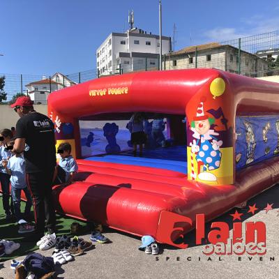 Clowns_in_the_Circus_castle_inflatable_Alain_Balões