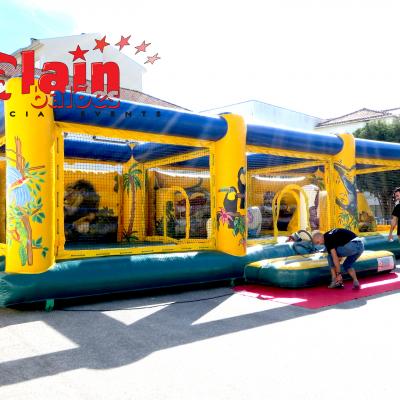 Giant_Center_with_Castle_Obstacles_and_Slide_Alain_Balões_inflatable
