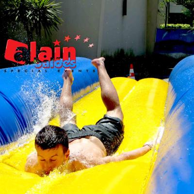 Escorrega_Gigante_Aquatico_ Alain_baloes_insuflável_ATL_calor_escorrega_Escola_verao_colegio