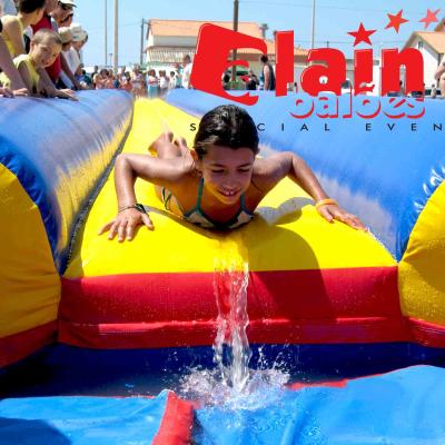 Escorrega_Gigante_Aquatico_Xxxl_Aveiro_Praia_Alain_Baloes_insuflável_praia_verao_calor_agua